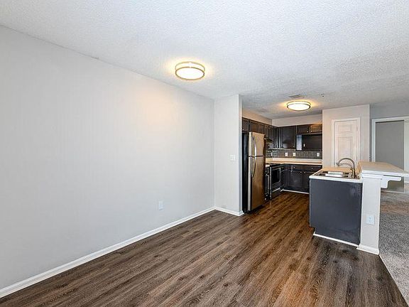 5th image of 1346 Towne Lake Hills South Dr #22153
