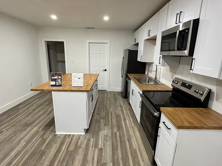 1024 Herndon St NW — Photo 6