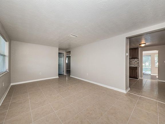 3rd image of 4005 Kibler Ln