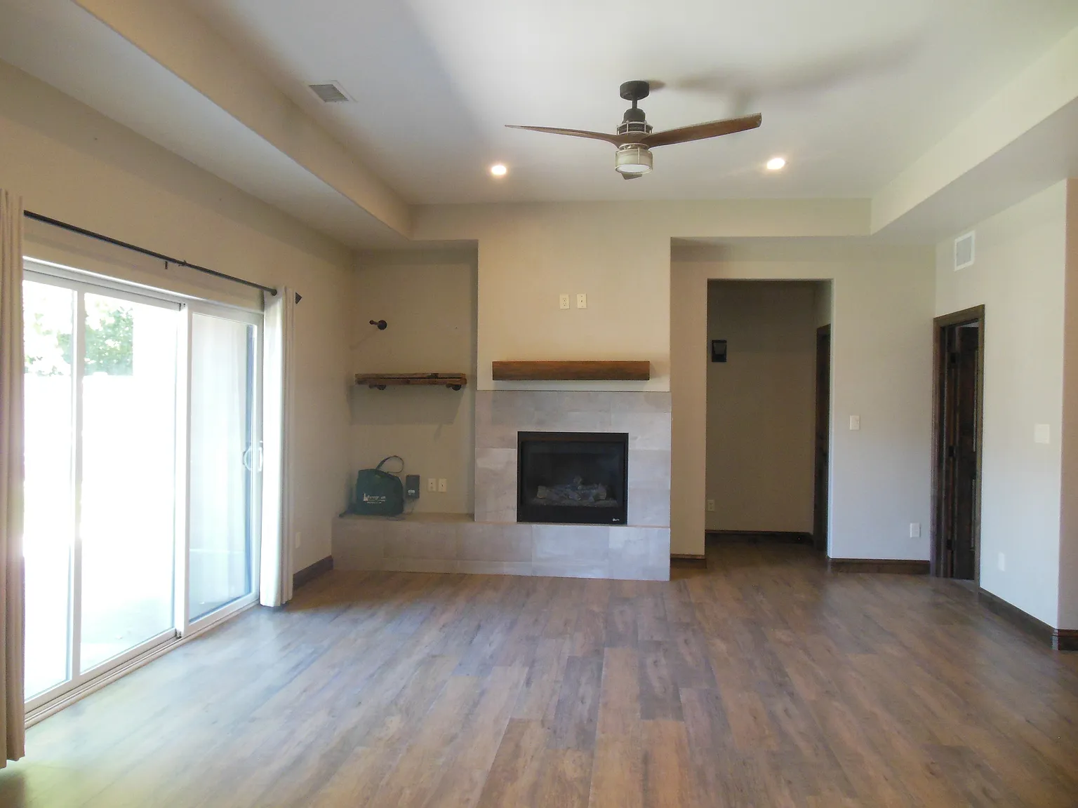 3 bed, 1627 sqft, $2,495 — Photo 4