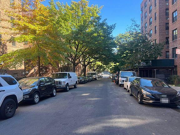 4th image of 102-25 67th Rd APT 1E