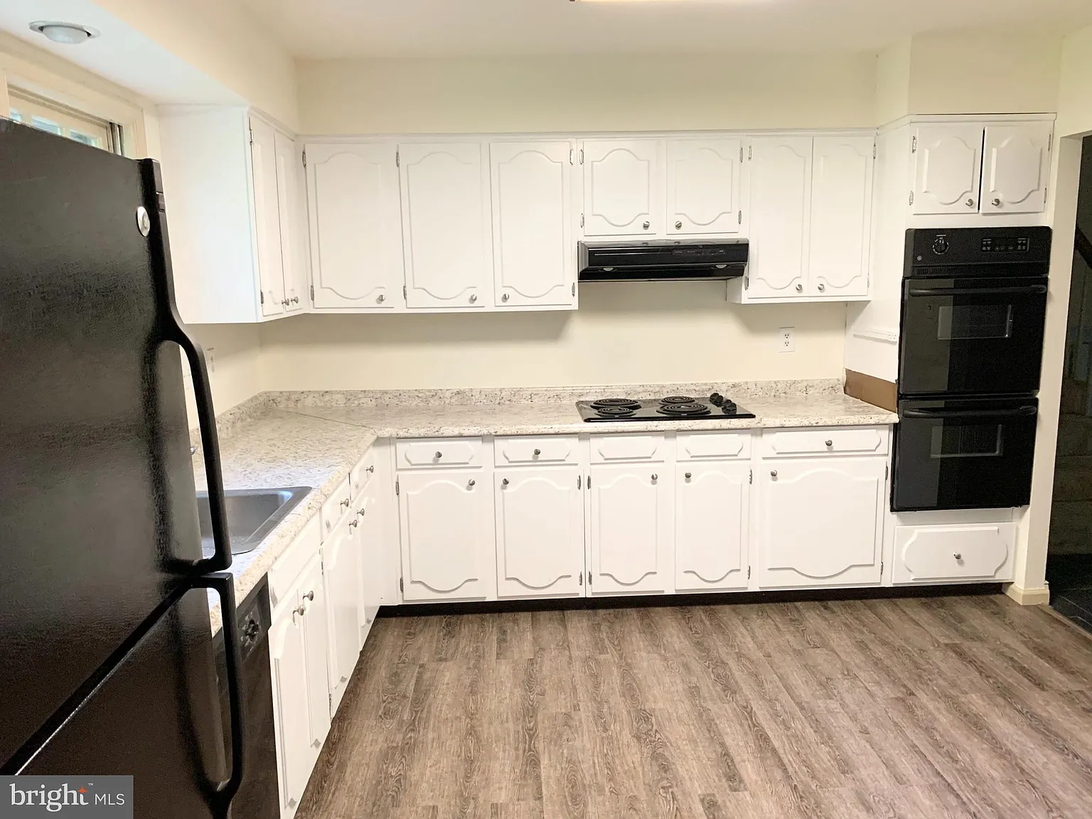 4 bed, 3.0 bath, 2164 sqft, $3,350 — Photo 3