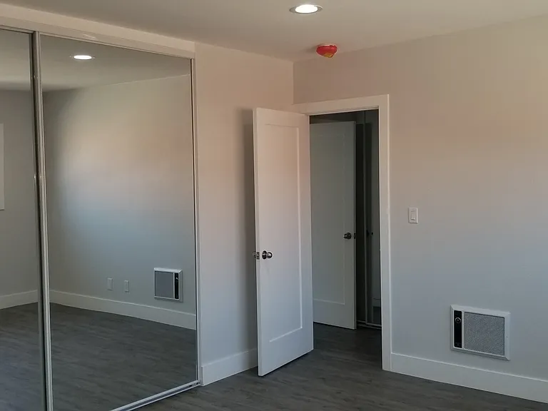 622 S Broadway — Photo 13