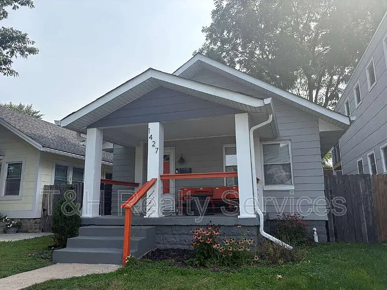 1427 S Olive St — Photo 3