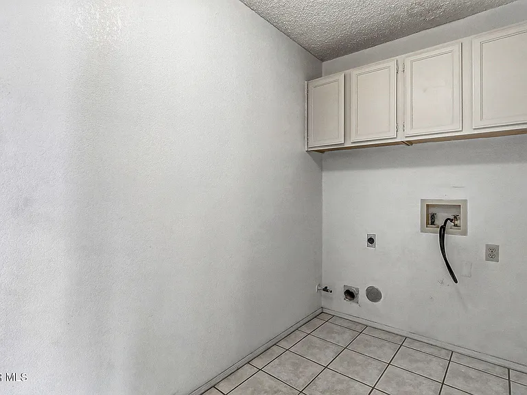 7765 Dianjou Dr — Photo 23