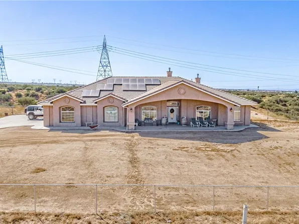 7470 Rodeo Rd, Oak Hills, CA 92344