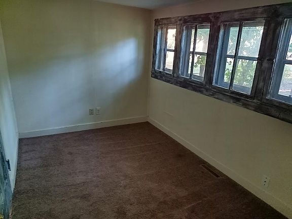 5th image of 414 E 5th St