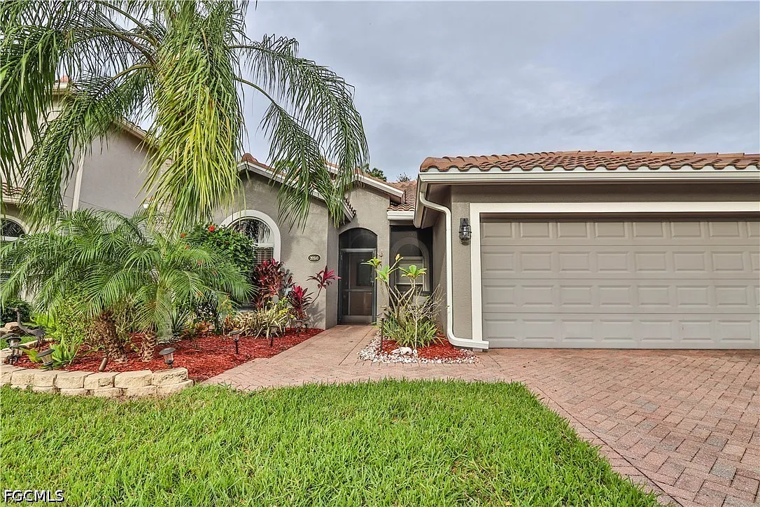 3 bed, 2.0 bath, 1561 sqft, $2,895 — Photo 2