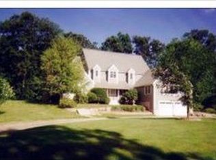 32 Page Ln, Hampstead, NH 03841