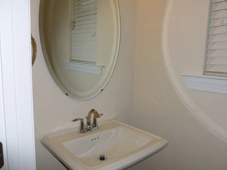 227 Begen St — Photo 14
