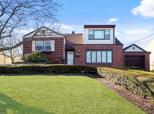 21 Allendale Rd, Yonkers, NY 10710