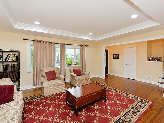 5th image of 40-10 Terhune Pl