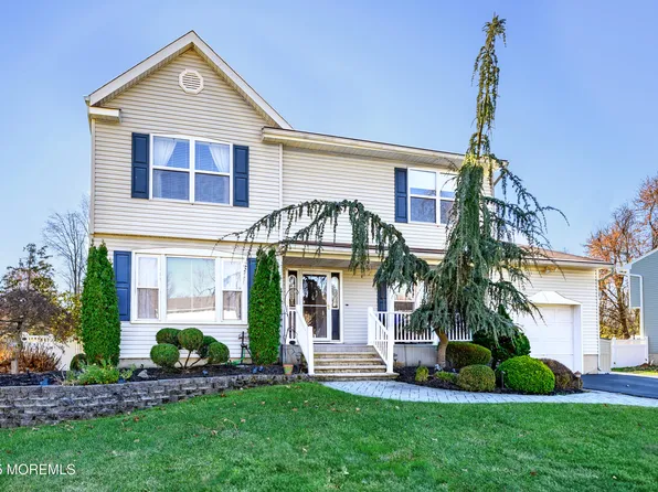 10 Sandybrook Road, Manalapan, NJ 07726