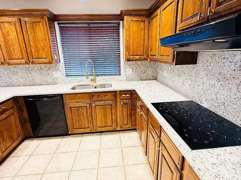 1817 Victoria Dr — Photo 7