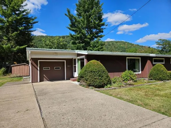 6 Woodcrest Dr, Clarendon, PA 16313