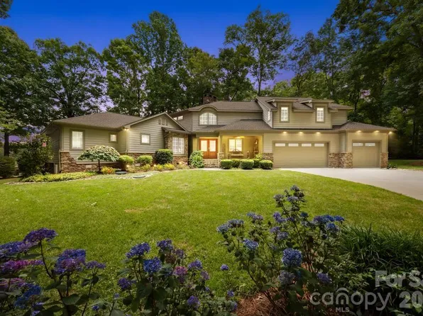 165 Woodstream Cir, Mooresville, NC 28117