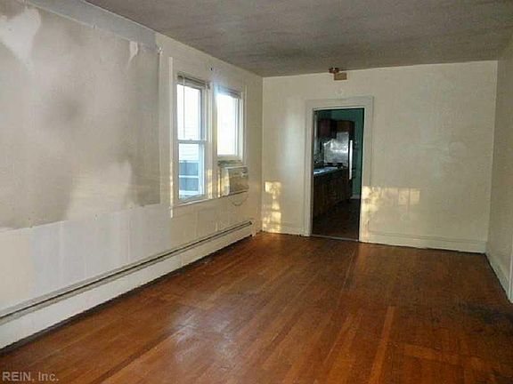 2nd image of 3010 Roanoke Ave