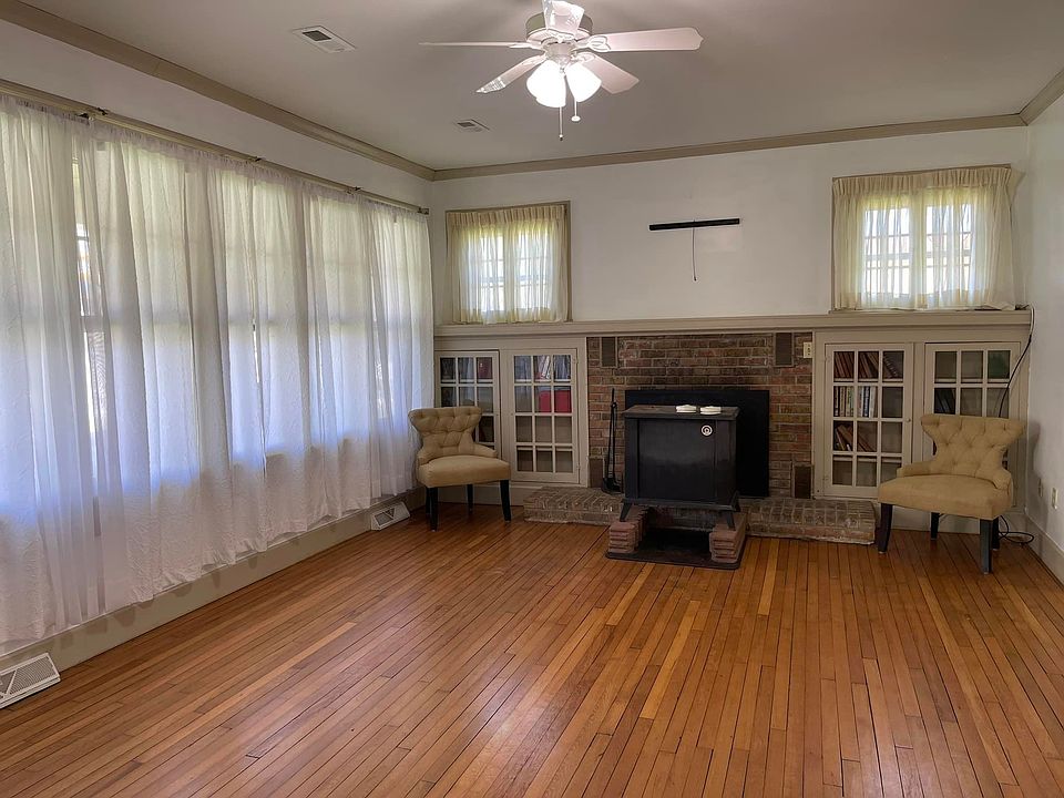 2nd image of 3230 Broad St #3230