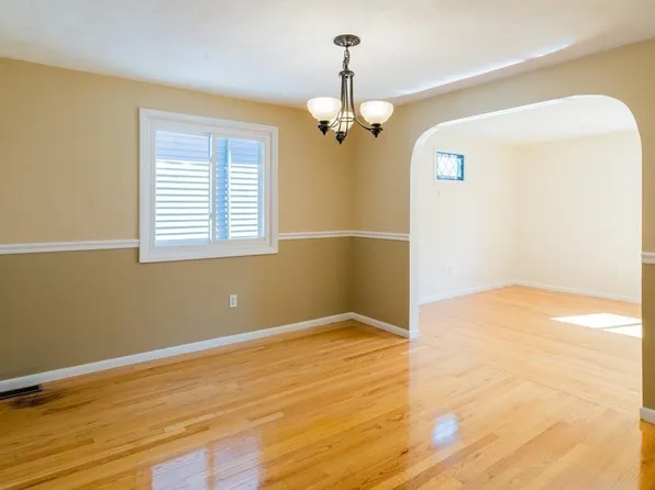 19 Highland Ave, Watertown, MA 02472