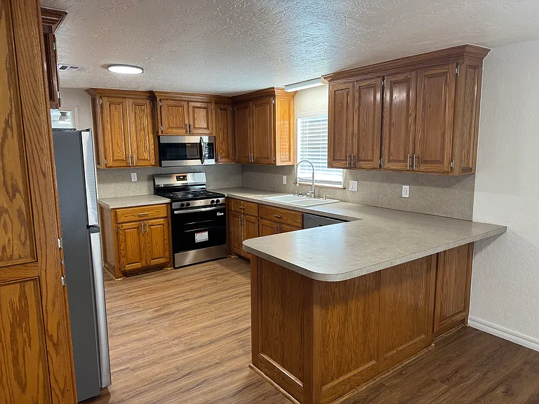 303 W South Dr — Photo 2