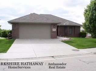 7255 Carmen Dr, Lincoln, NE 68516