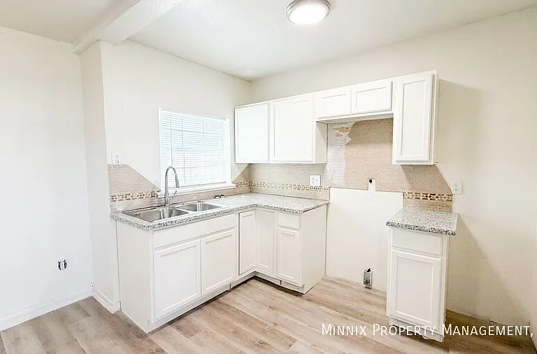 3417 Avenue S #B — Photo 2