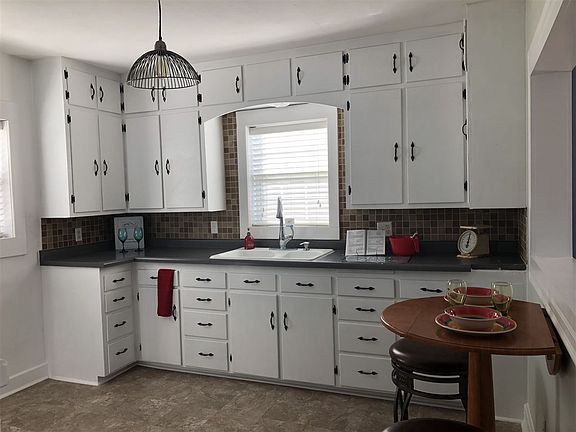 3rd image of 812 N 4th Ave