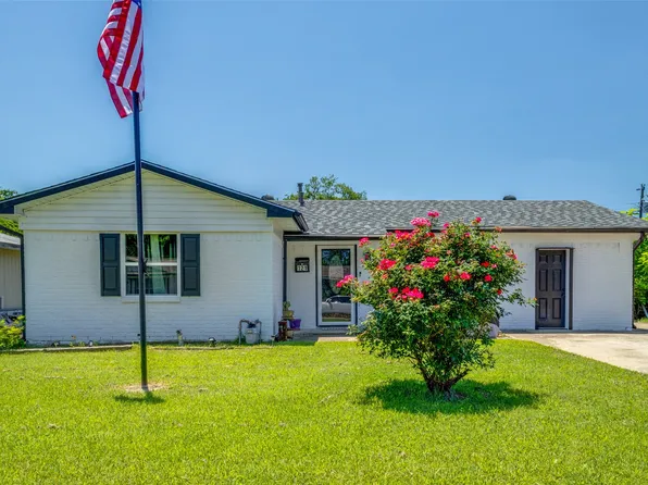 121 Leslie St, Bonham, TX 75418