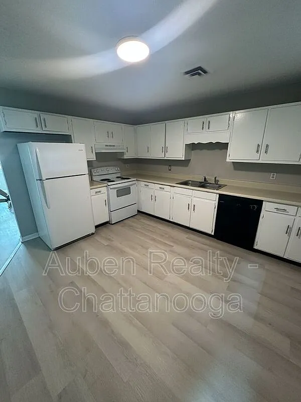 2 bed, 1.0 bath, 900 sqft, $950 — Photo 3