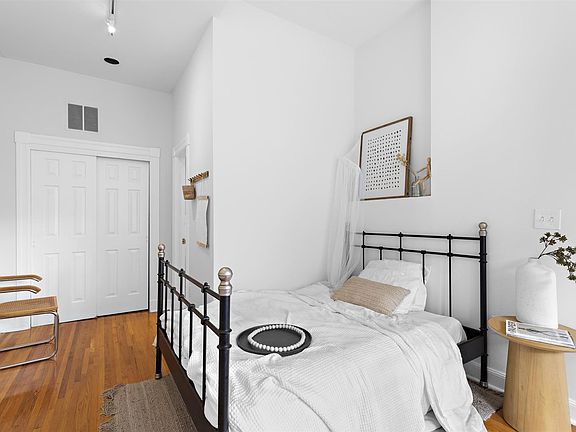3rd image of 444 Jersey Ave APT 2