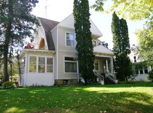 422 3rd St, Baraboo, WI 53913