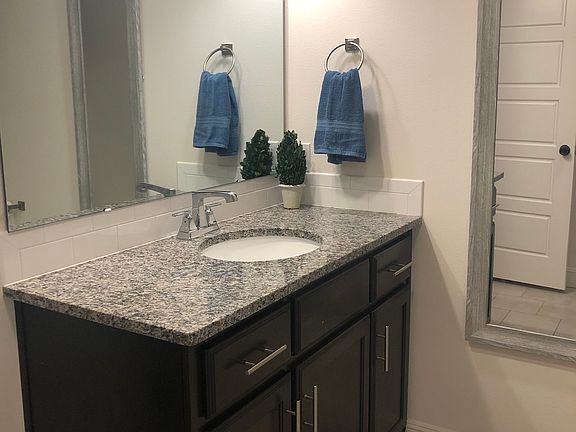 3rd image of 1136 N Oak Way