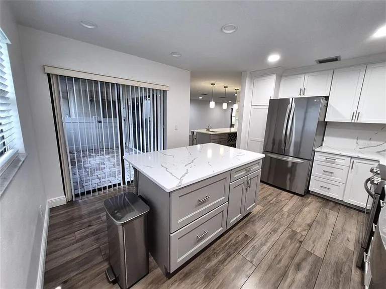 160 Joanne Pl — Photo 14