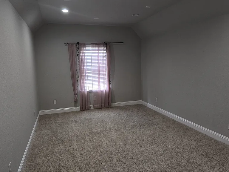8704 McCutchins Dr — Photo 16