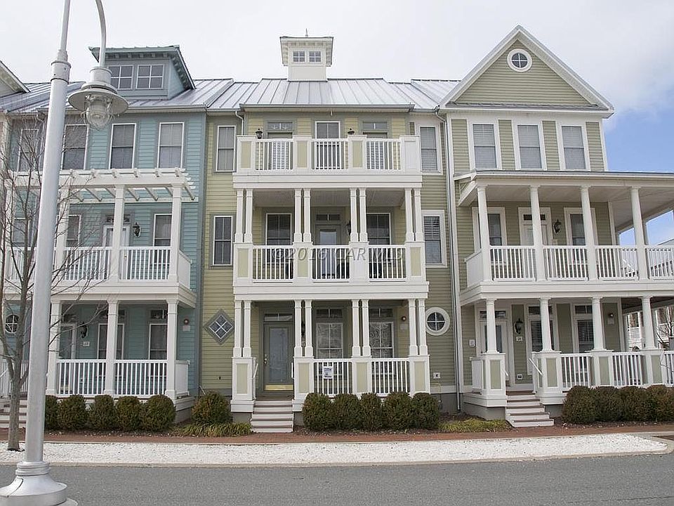 1st image of 19 Fountain Dr W