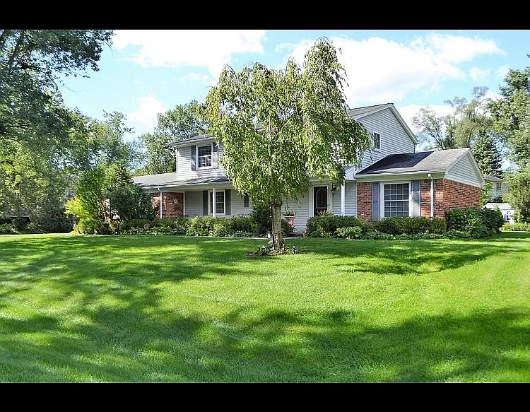 3655 Paddington Dr photo 1