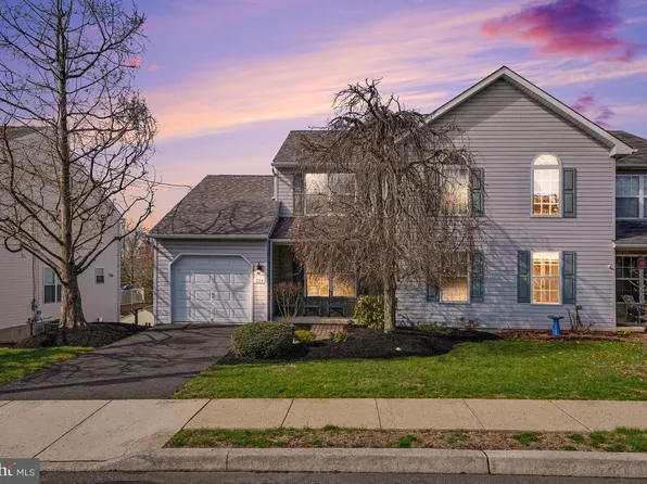 321 Cherry St, Pennsburg, PA 18073