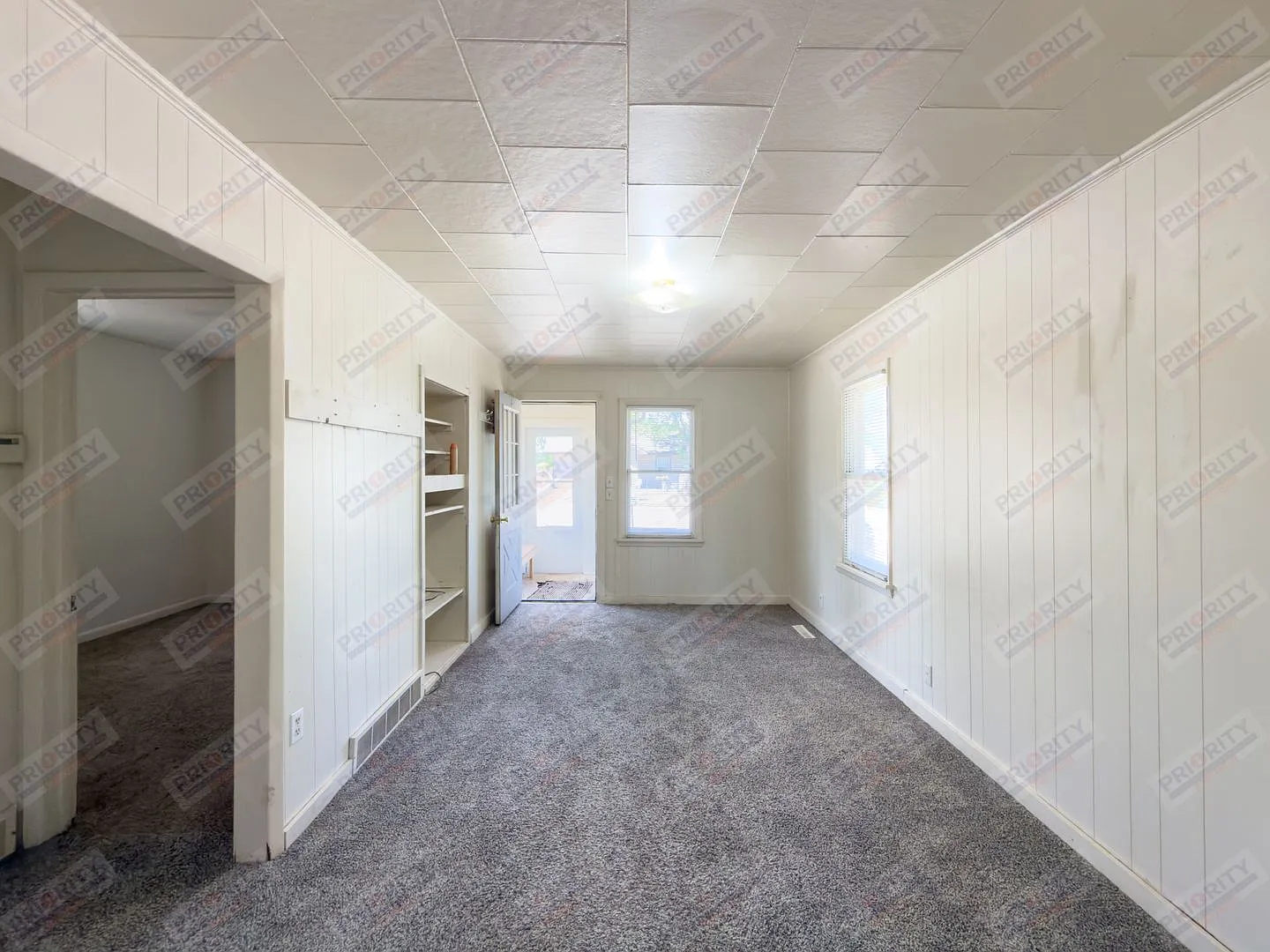 2 bed, 1 bath single family home with a garage! — Photo 3