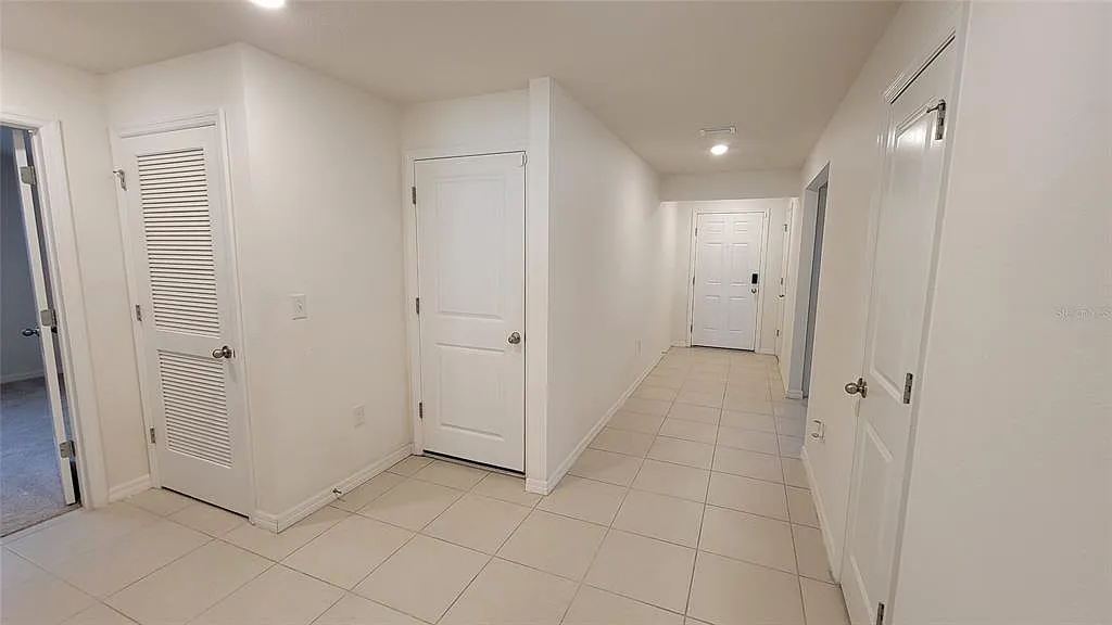 4 bed, 2.0 bath, 1934 sqft, $2,400 — Photo 4