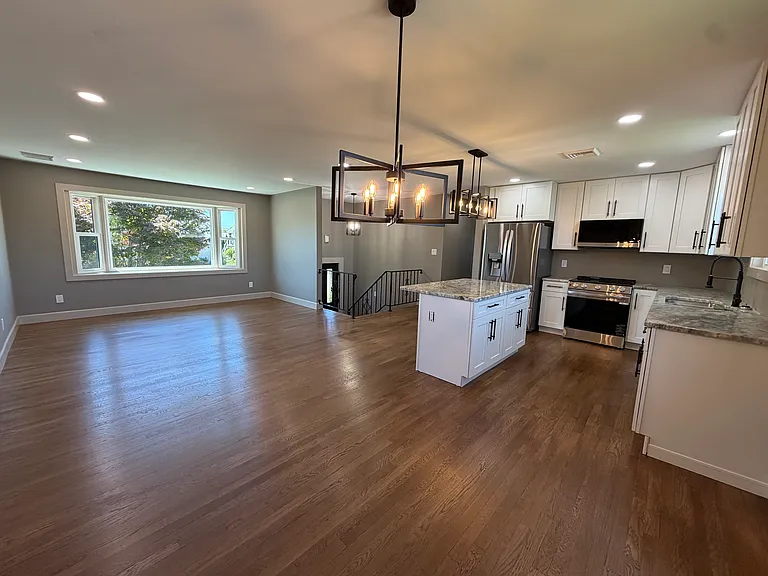 469 Elmhurst Ave — Photo 12