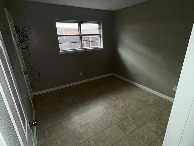 1716 Yorktowne Dr — Photo 13