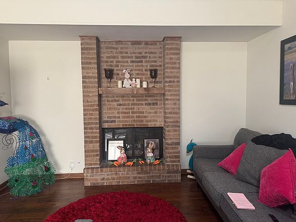 4th image of 950 Sundance St