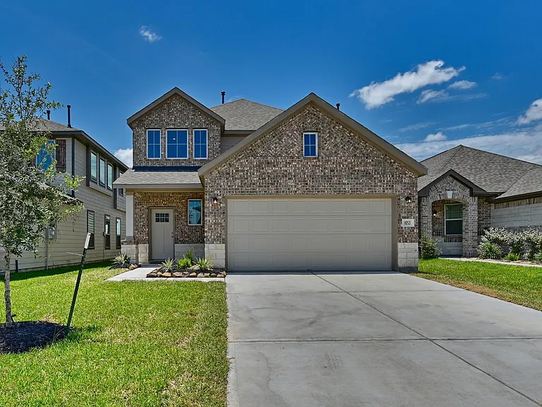 1053 Lilly Ln — Photo 1