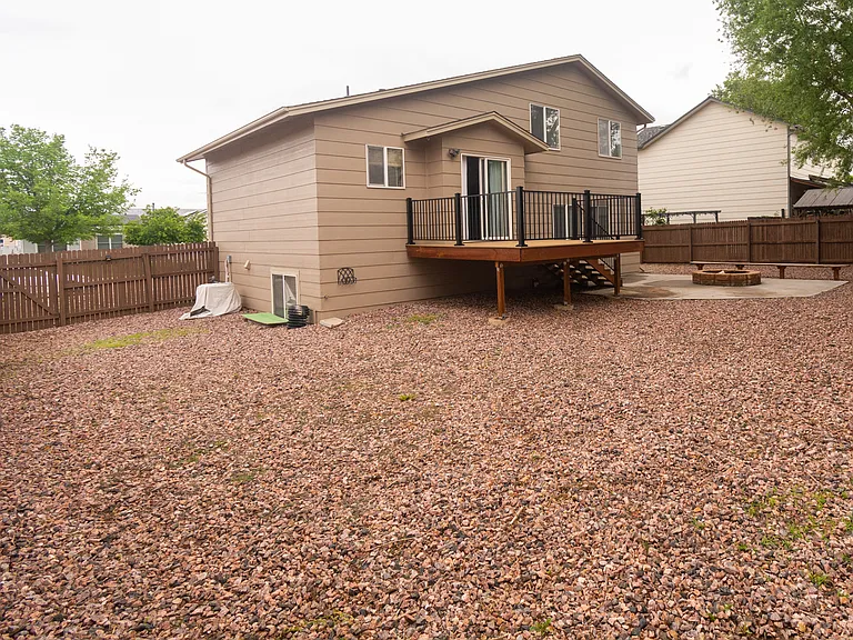1395 Roseville Dr — Photo 22