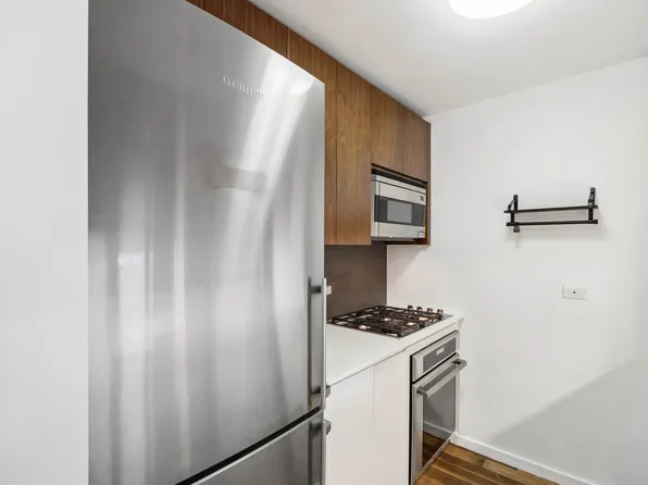 515 East 72nd Street 7H image 3 of 29