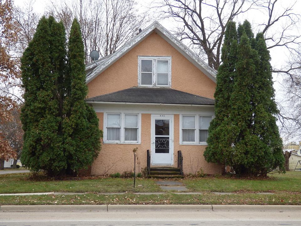 1st image of 445 3rd St NE