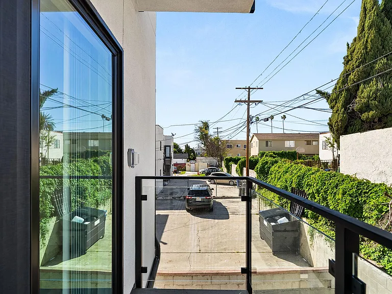 3909 W Mont Clair St — Photo 8