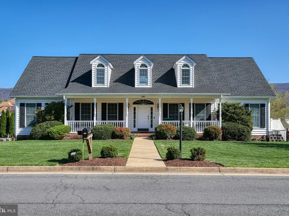 749 Jackson St, Woodstock, VA 22664