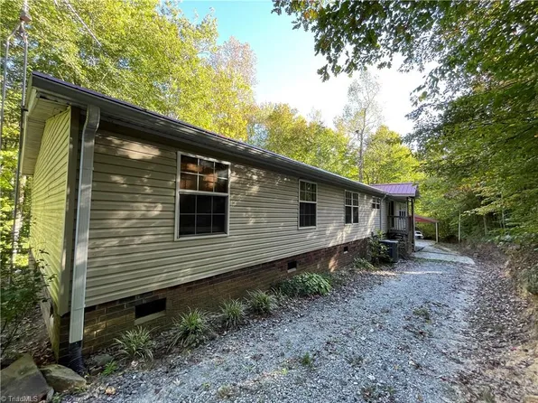 7171 Grey Cedar Ln, Walkertown, NC 27051