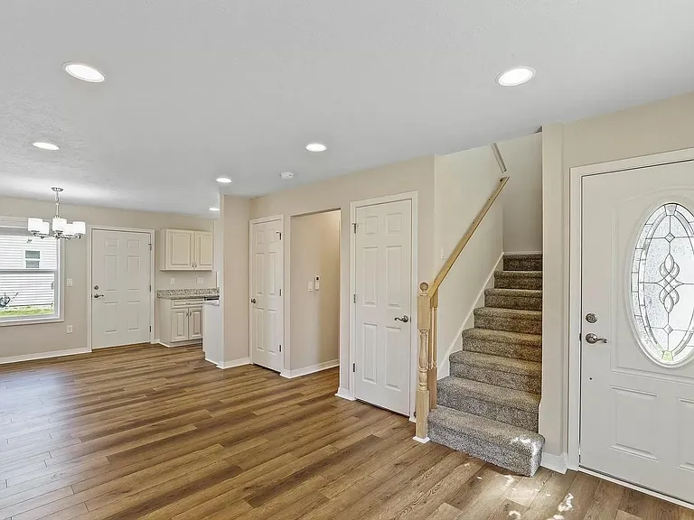 7125 N Crestline St #7 — Photo 4